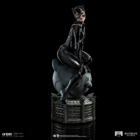 Catwoman Batman Returns Legacy Replica 1/4 Statue by Iron Studios