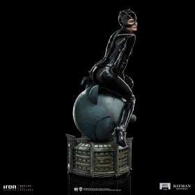 Catwoman Batman Returns Legacy Replica 1/4 Statue by Iron Studios