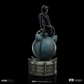 Catwoman Batman Returns Legacy Replica 1/4 Statue by Iron Studios