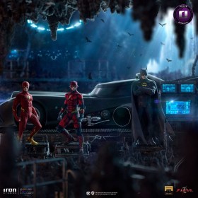 Batmobile The Flash Movie DC Comics Art 1/10 Scale Deluxe Statue by Iron Studios