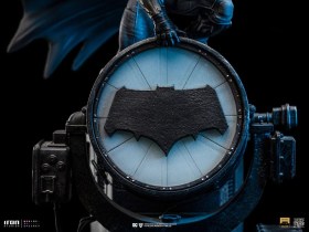 Batman on Batsignal Zack Snyder's Justice League Deluxe Art 1/10 Scale Statue by Iron Studios