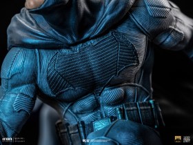 Batman on Batsignal Zack Snyder's Justice League Deluxe Art 1/10 Scale Statue by Iron Studios