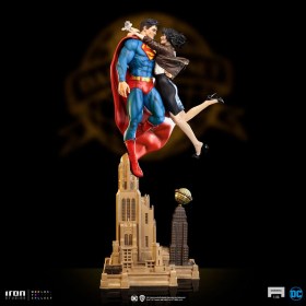 Superman & Lois DC Comics 1/6 Diorama by Iron Studios