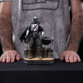 Din Djarin and Din Grogu Star Wars The Mandalorian 1/10 Scale Statue by Iron Studios