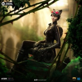 Catwoman (Gotham City Sirens) DC Comics Deluxe Art 1/10 Scale Statue by Iron Studios