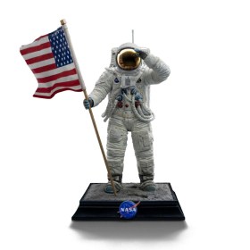 Apollo 11 Astronaut NASA Art 1/10 Scale Statue by Iron Studios