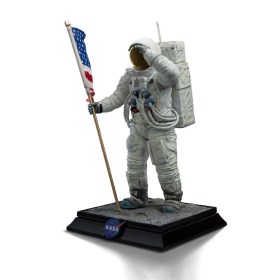 Apollo 11 Astronaut NASA Art 1/10 Scale Statue by Iron Studios