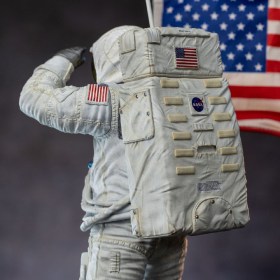 Apollo 11 Astronaut NASA Art 1/10 Scale Statue by Iron Studios