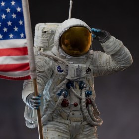 Apollo 11 Astronaut NASA Art 1/10 Scale Statue by Iron Studios