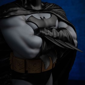 Batman DC Trinity DC Comics Legacy Replica 1/4 Statue by Iron Studios