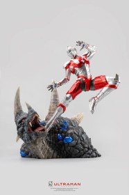 Ultraman vs Black King Ultraman 1/4 Statue by Pure Arts