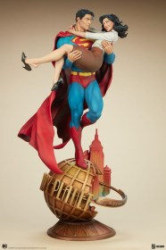 Superman & Lois Lane DC Comics Diorama by Sideshow Collectibles