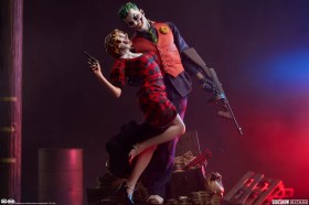 The Joker and Harley Quinn Lawless Love DC Comics Mythos 1/5 Statue by Sideshow Collectibles