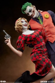 The Joker and Harley Quinn Lawless Love DC Comics Mythos 1/5 Statue by Sideshow Collectibles