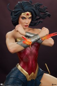 Wonder Woman Saving the Day DC Comics Premium Format Statue by Sideshow Collectibles