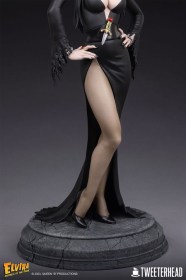 Elvira Mistress of the Dark 1/4 Maquette by Tweeterhead
