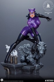 Catwoman (Purple Edition) DC Comics 1/6 Maquette by Tweeterhead