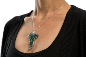 Elven Leaf Brooch & Chain Lord of the Rings 1/1 Replica by Weta