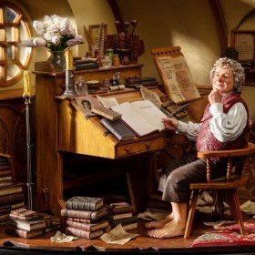 Bilbo Baggins in Bag End The Lord of the Rings 1/6 Statue by Weta