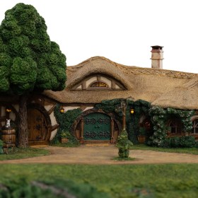 The Green Dragon Inn Lord of the Rings Statue by Weta Workshop