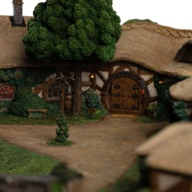 The Green Dragon Inn Lord of the Rings Statue by Weta Workshop