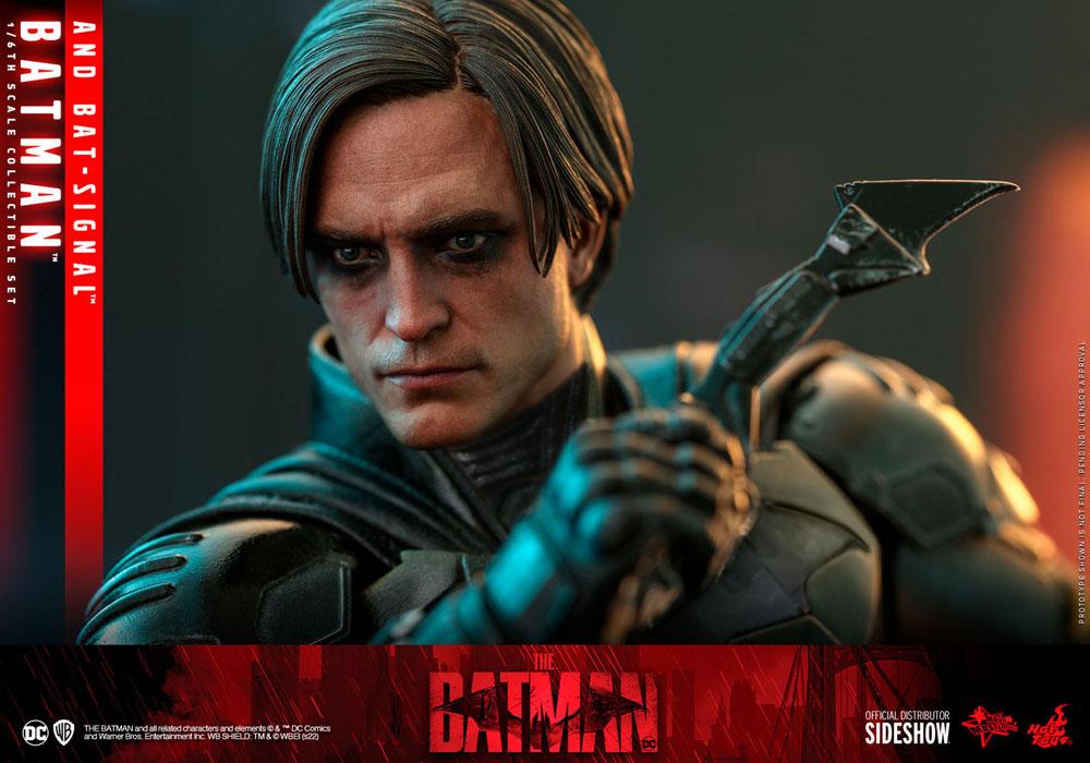 Hot Toys: Batman with Bat-Signal The Batman Movie Masterpiece 1/6 ...