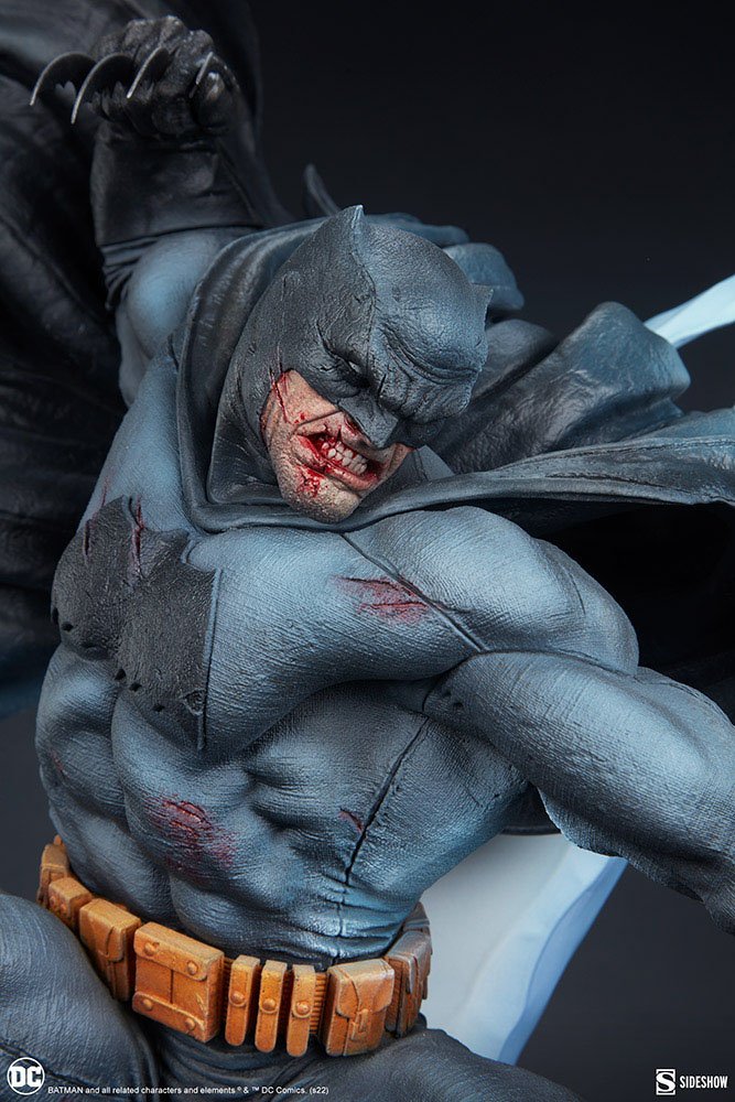Premium Format : Batman The Dark Knight Returns DC Comics Premium Format  Statue by Sideshow Collectibles